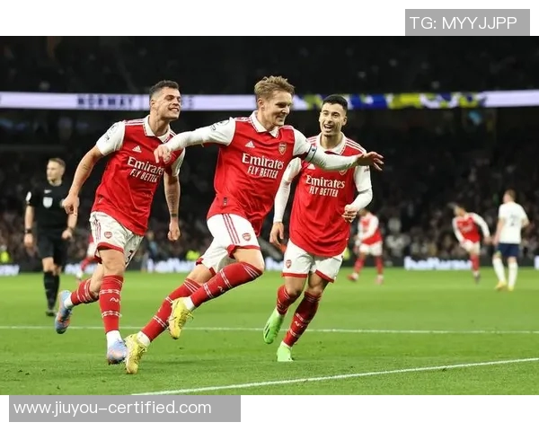 英超焦点战阿森纳逆转巴萨争议判罚引发全场热议